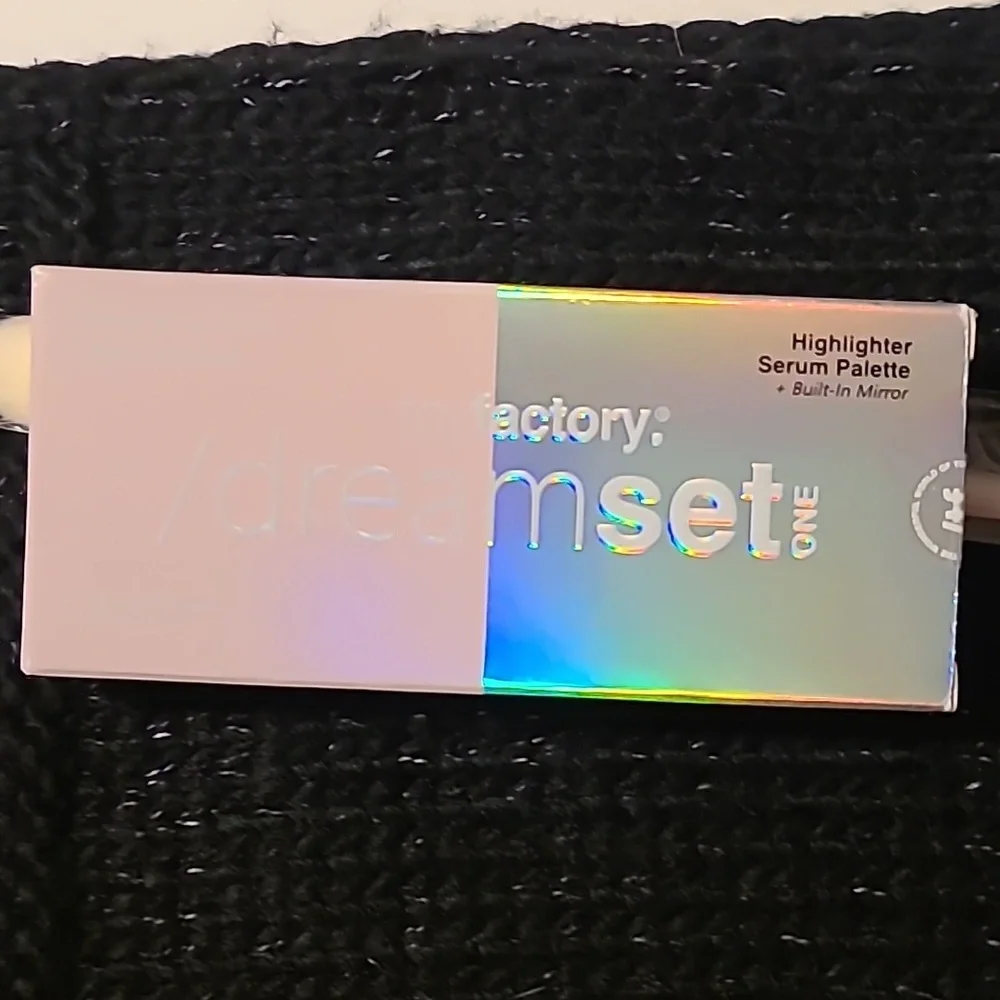 Toy Factory Dreamset Highlighter Serum Palette with Powder R03 brush - Picture 3 of 8